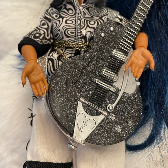LOL Surprise OMG Downtown BB Fashion Doll Blue Hair (SKU: 320TO) - Picture 10 of 16